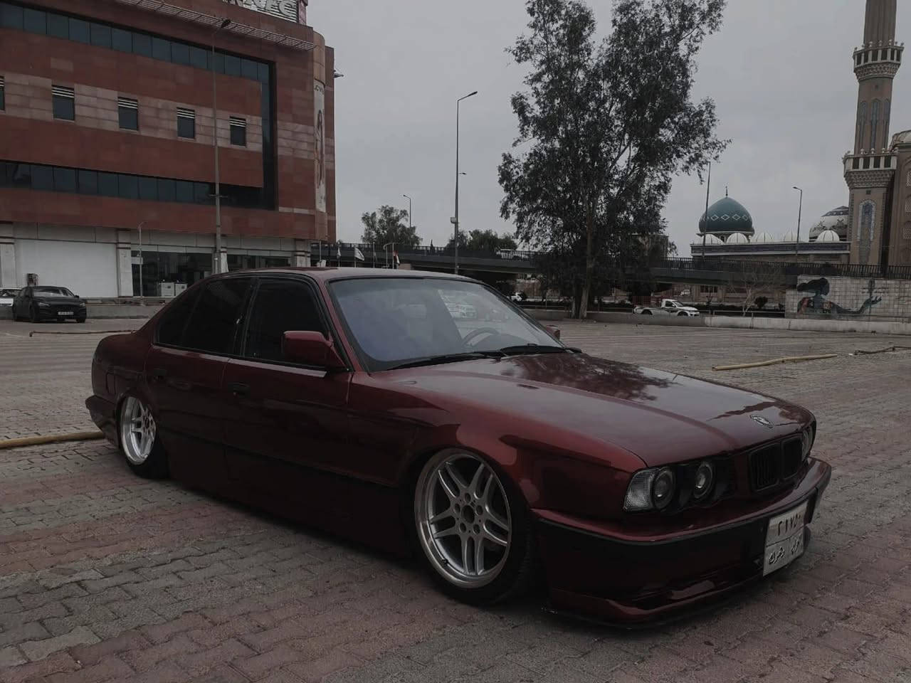 سيارة BMW 525I- 1993
رقم دهوك سنوية و وكالتها موجودات اصولي.
​المحرك: 525 بلاد، مكينة مثل الساعة تشتغل لا تبخير ولا حماوة.
​الگير: بدون أي ملاحظات سليم بشرط الفحص.
​البودي: لون ماروني مميز السيارة مصبوغة عام للجمالية فقط صبغ درجة أولى 
​الداخلية: غرفة جديدة ونظيفة جلد کهربائی فول  ومرتبة مصروف عليها من ضمن الكماليات
​الإضافات والكماليات مصروف عليها 40 ورقة :
​نظام جكات هوائي (Air Suspension): تنصية وتعلية السيارة بنظام هوائي درجة أولى بالعراق بلمسة زر، شغل مضبوط ومكلف.
​كماليات كاملة: السيارة متعوب عليها وجاهزة من كلشي.
​السعر المطلوب: 85 ورقة ​بيها مجال بسيط للشراي.
​الغرامات: عليها 10 أوراق غرامات (تخصم من السعر بعد المعاملة مباشرة)
ملاحظة: السيارة مال جناي وشبعانة صرف، دك سلف واطلع وين ما تريد.
سەیارەکە رقم دهۆک وكاله وتحويل بشرط 
  
گێر و مکینە 525 بیلاد بێ بوخار و حماوە هەستان بە شەرت 
ڕەنگی ماڕۆنی تۆخە عام سبوغ کرایە لۆ جوانی  ،سەیارەکە مەسرەفەکی زۆری لێ کرایە تا ‌40 وەرەقەی مەسرەفە بە ناوغورفە جلد فول کهربائی و کمالیات و هەروەها سیستمی هەوای (air suspension) دبل کۆنترۆڵ و تحکم بلند و نەوی کردنی سەیارەکە تایە دەتانی تەحەکم پێ بکەی فول vip سیستەمەکە لە لای باشترین وەستایەکانی هەولێر چاک کرایە سیستەمی هەوای سەیارەکە لە دەستی کەسەک بووە ماندی نەکرایە وەسرەفەکی زۆریش لێ کردیە  
سەیارەکە جاهزە و داوای 85 وەرەقەی لەسەر دەکرێ مجال برایانە لۆ مشتری و غەرامەش ‌10 وەرەقە لەسەرە پاش معامەلە دەگەرێندرێتەوە

*********** أربيل, العراق
