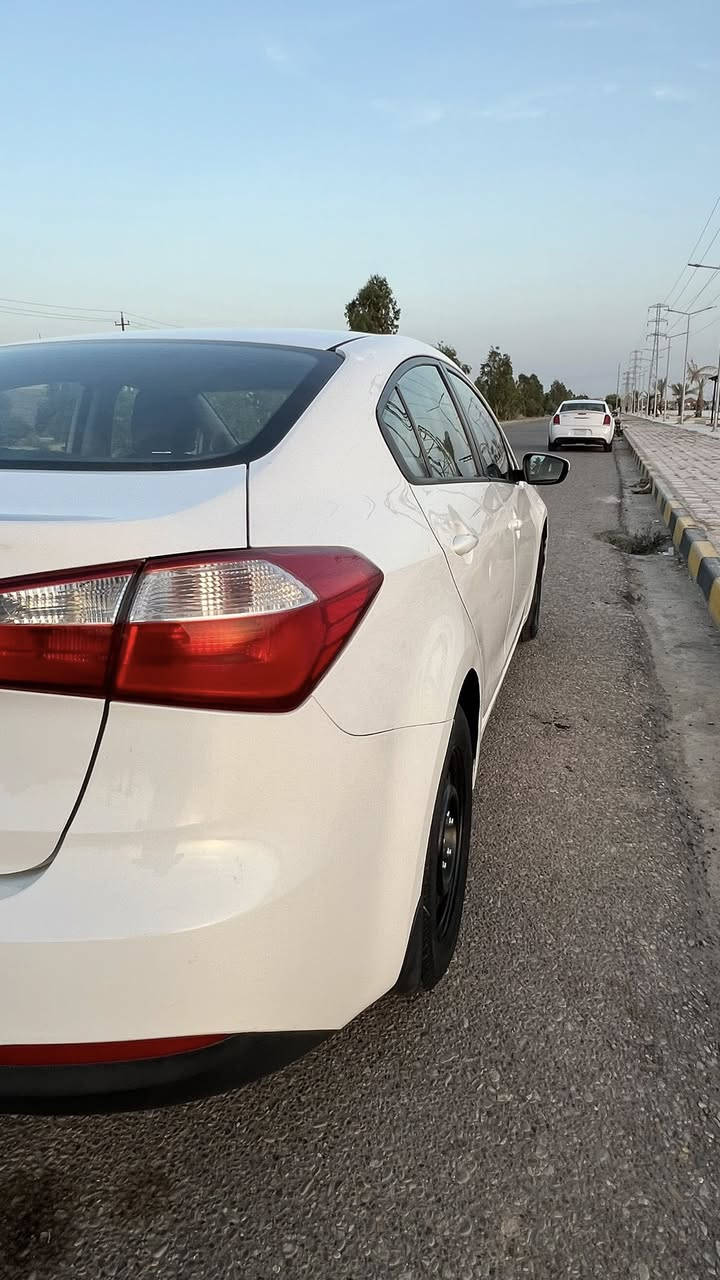 السلام عليكم
للبيع فقط سيراتو 2014 خليجي رقم ميسان محرك 1800 دوش تخم تاير وحدادية وتبريد كله جديد السعر 115 للاستفسار الاتصال على الرقم ***********
