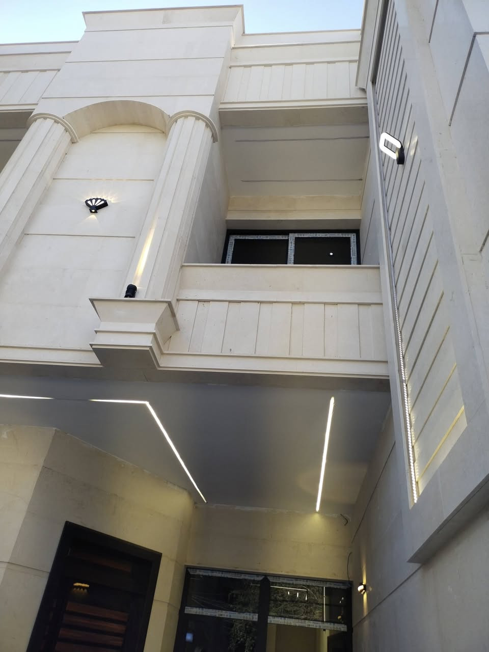 للبيع/
دار حديث مودرن 150 م واجهة 6م 
بناء 2026 فول 1/1
ارضيات وواجهة مرمر
الموقع/
ضباط السيدية خلف جامعة الشعب وش الخيزران موقع مميز ش عرضه12م
المحتويات/
صالة
5 غرف نوم سويتات
هول حولي وسطي كبير 
مطبخ عدد 2 
كراج سيارة وحديقة صغيرة
للاستفسار
*********** واتس
