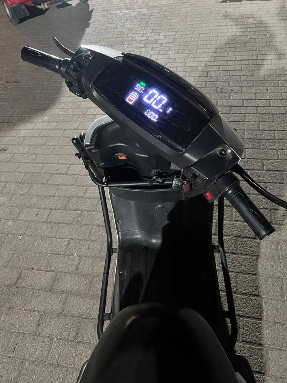 دراجه شحن ماتركس حديث 2025   (7) بطاريات خذتها قبل شهر مليون و 150 من شركه الصقر الاحمر وكاله دراجه ما مستتخدمها جديده فولل بطاريات فوول كفاله عامه تجي تفحص وتاخذها بل عافيه ما مستخدمها اصلن ب 950 لطيبين وبيها مجال حك الجيه عنواني بغداد مدينه صدر قطاع 9 اتواجد فقط واتساب ***********
