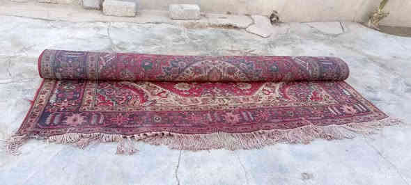 السلام عليكم / فرشه للبيع الطول 6 متر تغريبا والعرض 4/ معا بسط 3 /ملاحضه الفرش بس ينغسلن من التراب لان جانن بمخزن وهاذا رقمي / ***********
