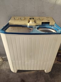 غسالة وميز • حيانية • مستعمل