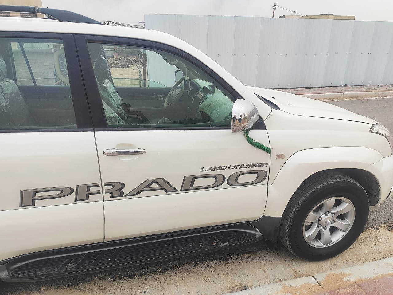 السلام عليكم برادو 2009 فول مواصفات 
اعلئ فئة vx    6 سلندر تحكم كشنات 
كهربائي كشن تدفئة تبريد فتحة بالقمارة 
السيارة نظيفة كولش باسمي رقم انكليزي بغداد تحويل مباشر بيهة فقط جاملغ ايمن 
ولقمارة فابلون مثل ماواضح بالصورة 
السونار مرفق مع الصور  المكان كربلاء 
السعر 173 وبيهة مجال بسيط 
***********
