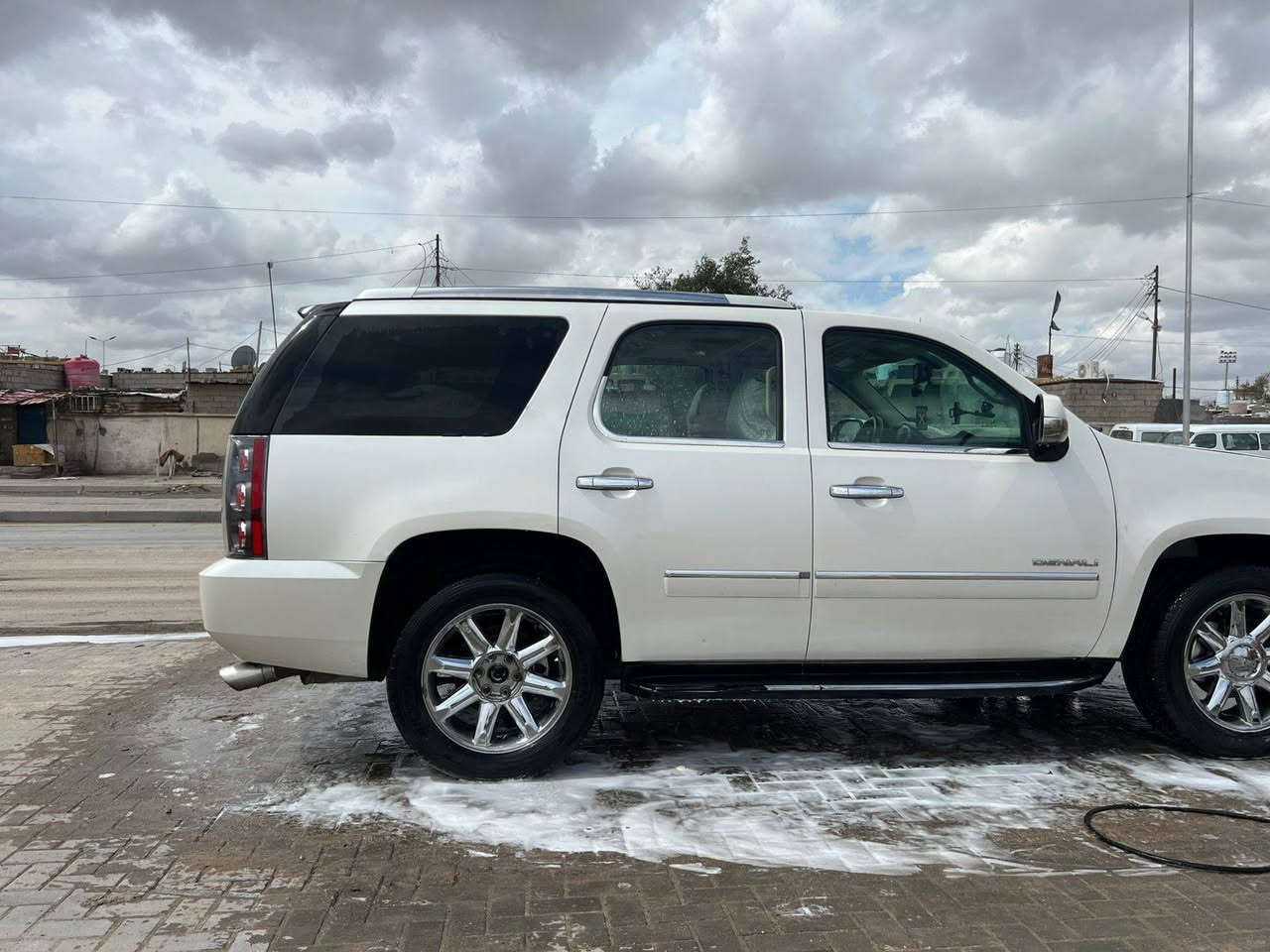 جي ام سي دنلي )ادوات السيارة لون مميز لؤلؤي كسر كارتون فتحة سقف تحكم ستيرن شاشه كلها على البلاد
ويل كب تبريد تدفئه فول مواصفات  كارتون بيها  حجز للمرور  العنوان البصرة ٢٠١٢  
السعر  ١٤٠ ورقه بيها مجال بسيط للشراي 
السياره طك الجيس 
***********
