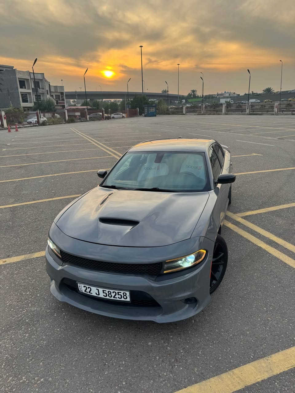 جارجر. 2019 بلاك توب 
لون اسمنتي
العداد: 146mi
رقم أربيل الجديد باسمي  وكاله تحويل حاضر 
المحرك : V6.  3.6L 
سياره تو ويل 
المواصفات عاديه  
شاشه وسط مع نظام ملاحة GPS 
 مقعد السائق كهربائي 
 حساسات مع مانع تصادم خلفي . 
 تشغيل عن بعد 
 ستيرن كهربائي 
 محدد سرعة 
 تلفون بلوتوث 
 كاميرا خلفية 
 مرايا متحسسة للاضاءة العالية 
صور الحادث والسونار بلمنشور 
بجم وضهر كبس بدون ايرباك 
كير محرك كفاله 

للتواصل*********** يوجد واتس 

السعر 185 $$$$
بيهة مجال حق الجية والعملة بغداد, العراق
