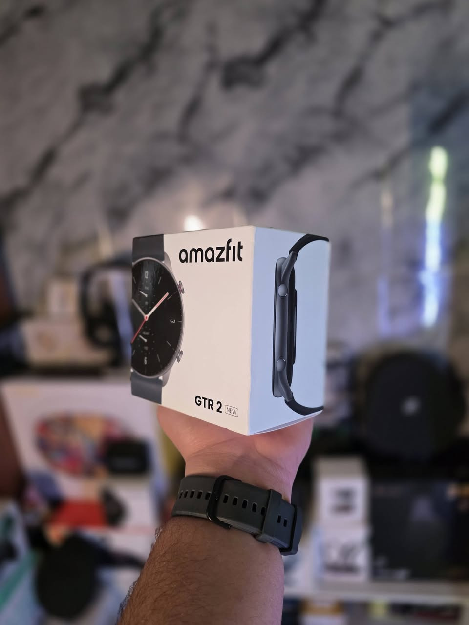 📱 Amazfit GTR 2 | ساعة ذكية فاخرة 🖤✨
ساعة ذكية من Amazfit تجمع بين التصميم الأنيق والأداء المميز، مناسبة للرياضة، المهام اليومية، والمظهر الراقي 🌟⌚

🔋 بطارية تدوم حتى 14 يوم في الاستخدام العادي دون شحن متكرر

 🩺 مراقبة النشاط الصحي: قياس نبض القلب، مستوى الأكسجين في الدم (SpO2)، وتتبع النوم
 
تتميز بـ GPS مدمج 📍 يعني تقدر تتبع المسار والمسافة والسرعة بالجري والمشي وركوب الدراجة بدون الحاجة للهاتف.

🏃 متعدد أنماط التمارين الرياضية لضبط بيانات الأداء بدقة
 
📱 إشعارات ذكية للرسائل، المكالمات، التطبيقات والمواعيد

 ⌚ شاشة AMOLED ملونة بدقة عالية لعرض واضح وحيوي
 
💦 مقاومة للماء حتى 5ATM مناسبة للسباحة والأنشطة الخارجية
 
🎛️ واجهة وأزرار سهلة للتحكم والإعداد

 Amazfit GTR 2…✨️ 
مزيج بين الأناقة والتقنية الصحية، ساعة تواكب أسلوب حياتك باحتراف. 🖤⌚

للحجز والاستفسار خاص…📩


**إذا كنت صاحب هذا الإعلان وتريد حذفه لأي سبب، رجاءا أرسل رسالة إلى الدعم الفني**
