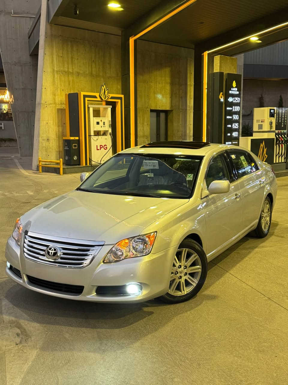 ئەڤەلۆن ٢٠٠٩ خلیجی سەڵتەنە فول مواسەفات بێ بۆیاخ سەنەوی تا ٢٠٣٠ بە ناوی خۆمەوەیە کامل سێرڤسی لە پێشو دواو قوڵاغ و ڕۆن و هایدرۆلیک بۆ کراوە ڕەقەمی سلێمانیە سەیارەکە زۆر جوان و تازەیە کوشن و شتی دڕاوی نیە هەموو گیانی تازەیە تەقەو ڕەقەی نیە گێڕوو مەکینە لۆکە بە شەرت نەکراوەتەوە  شوێن سلێمانی
***********
*********** السليمانية, العراق
