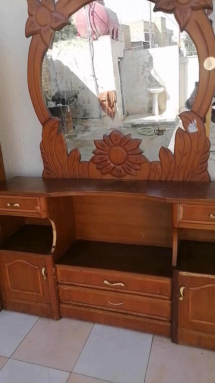 ميز تواليت صاج قويه كلش للبيع سعره ٨٥ اتصال هاتفي ***********
