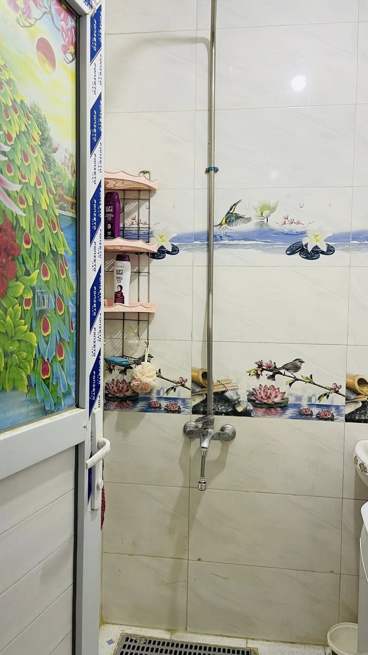 للبيع دار. سكن 220 م طابو اسهم طابقين مسلح منطقة السفينه / مقياس الماء -الطابق الارضي غرفتين وصالتين ومطبخ واستقبال ومنورين وگراج وحديقة والطالبق العلوي غرفتين وصاله وصحيات/ *********** وات ساب الحاج ابو كرار الجابري
