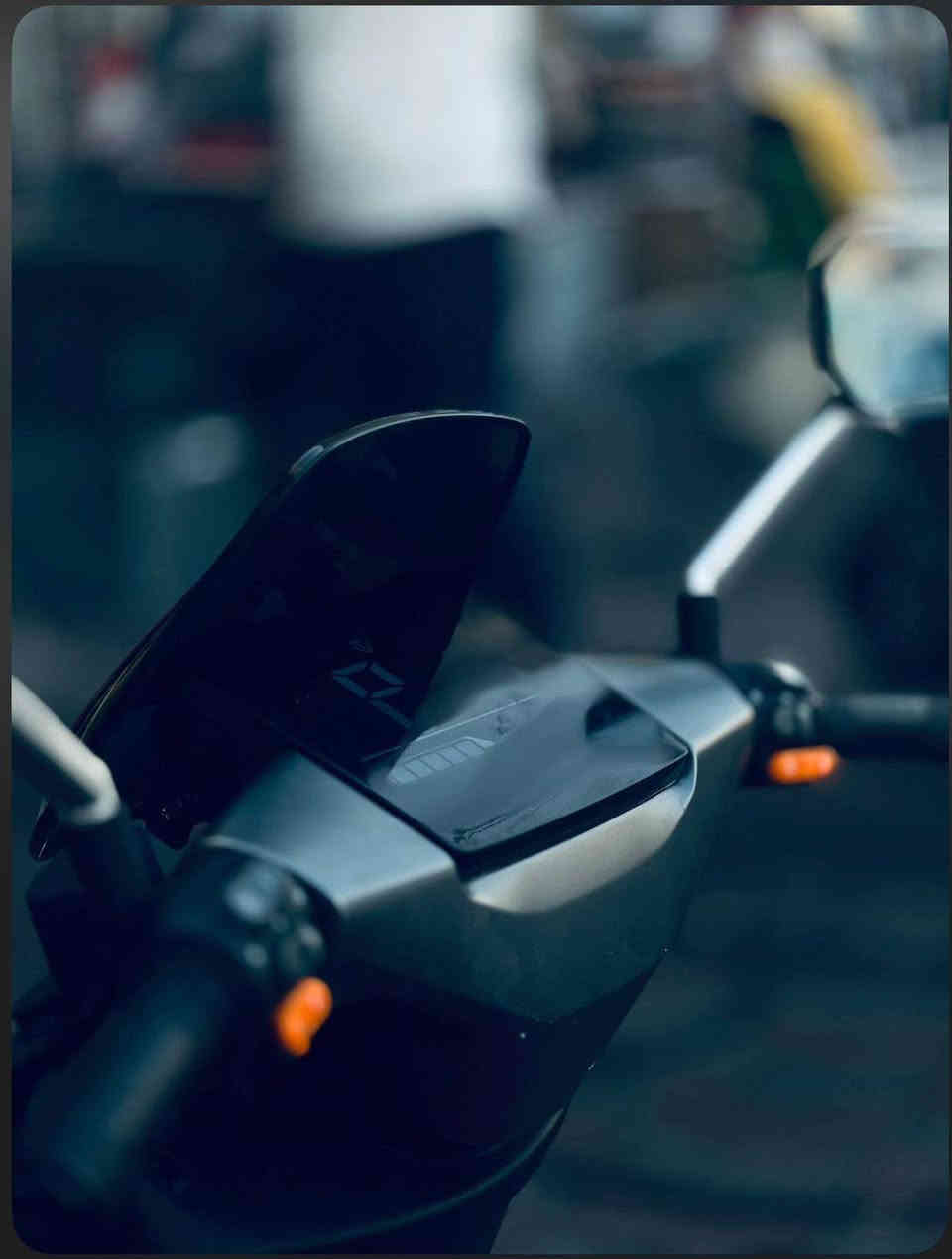 دراجه شحن تسلا
من شركة تالج 
التشغيل بصمه
بلوتوث 
السرعه 70 حقيقي 
6 بطاريات مسطرة اكبر حجم تمشي 70 كيلو حقيقي بعدهن جدد
الدراجه ما صارلها هواي طالعه وتخبل بالعافيه على الياخذها 
سعرها 850 وبيها مجال بسيط
مكاني نجف ***********
