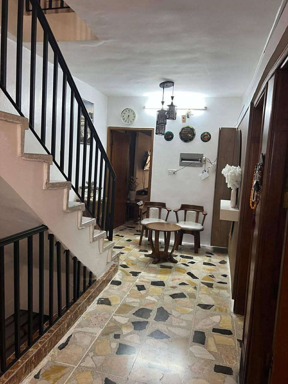 بيت للبيع للبيع✋✋
المنطقه 30 تموز ✌️✌️
قرب تيم مارت 👌👌
المساحه 195 م 🌹🌹
طابقين 4 غرف نوم وهول واستقبال ومطبخ وصحيات
بالطابقين وسرداب 🌴🌴
للاستفسار الاتصال على الارقام
*********** 📲🏦
*********** 📲🏦
نستقبل كافة العروض العقاريه ♥️
