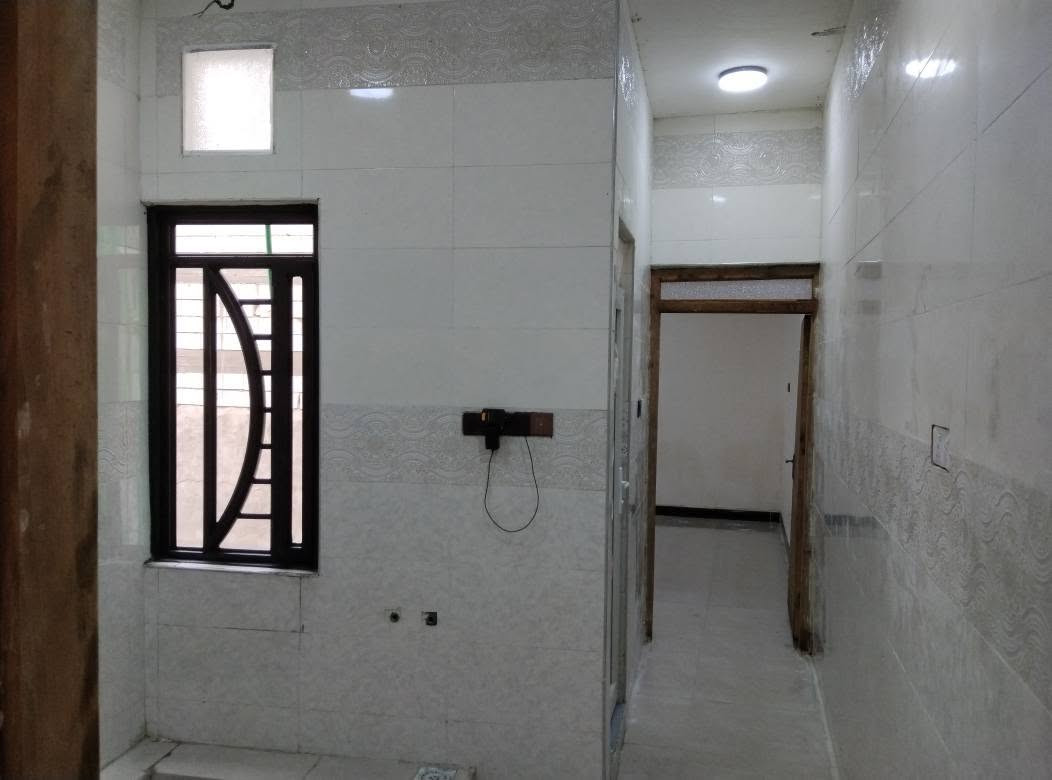 للأيجار شقة زغيره طابق اول معزولة تماماً  بناء حديث وديكور  للأيجار يحتوي على غرفة واحده وهول وصحيات واستقبال  العنوان مناوي لجم قرب الباب الخلفي لمول  الخوره الجديد  سعر الأيجار 300الف قفل
  واتساب او للأتصال   *********** البصرة, العراق
