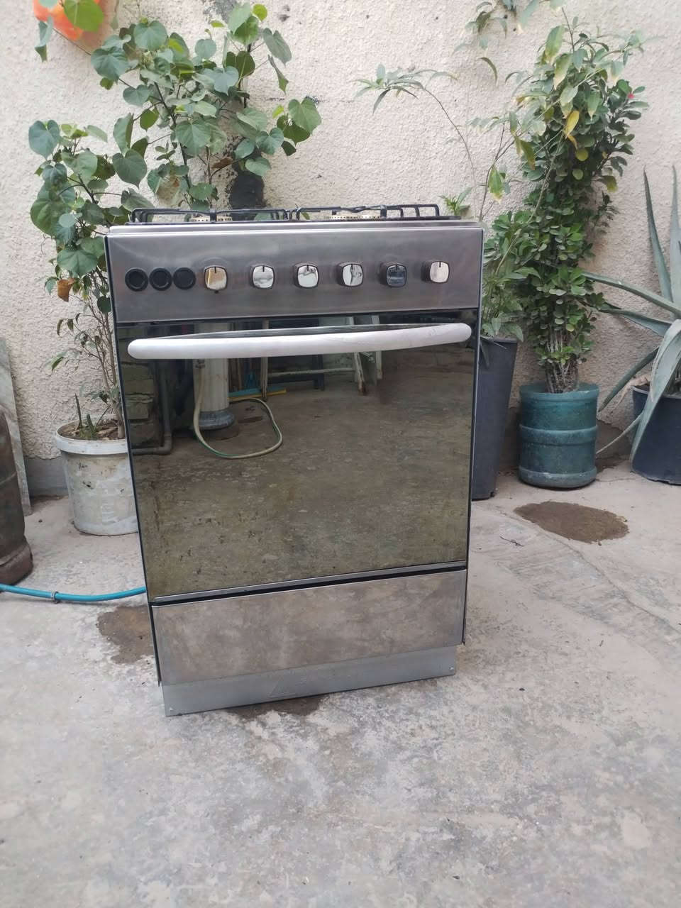 السلام عليكم طباخ مصري نضيف جدآ كله شغل على فحص مكاني الشعله السعر ٧٥ ) ***********
