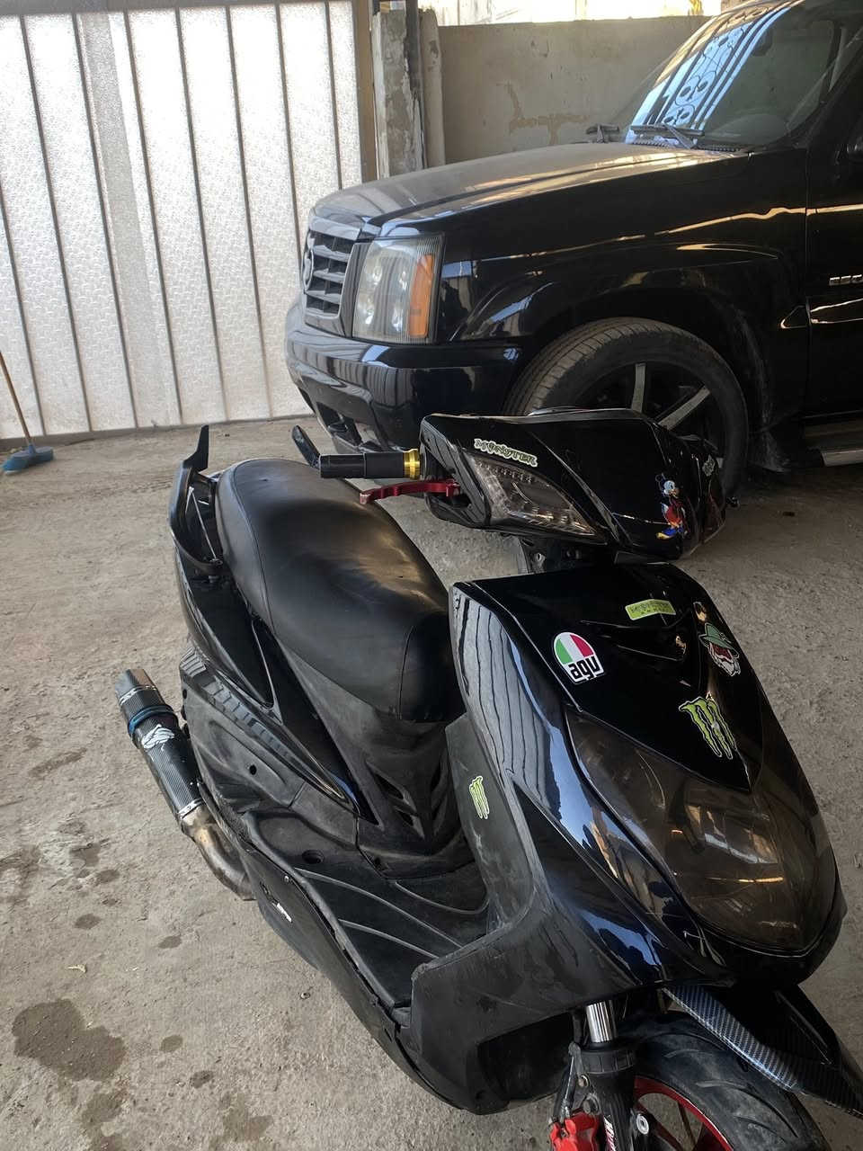 سكنس فحل نوزل للبيع دراجه عليها كلجات توبوTwbo وعليها صالنصه تيماكس وعليها اشاير لد وعليها دبلات رياضي شلعه معدل ١٢٠ مجفته تجفيت مضبوط وبلادي السعر 550 وبيها مجال للشراي المكان الدوره .***********
