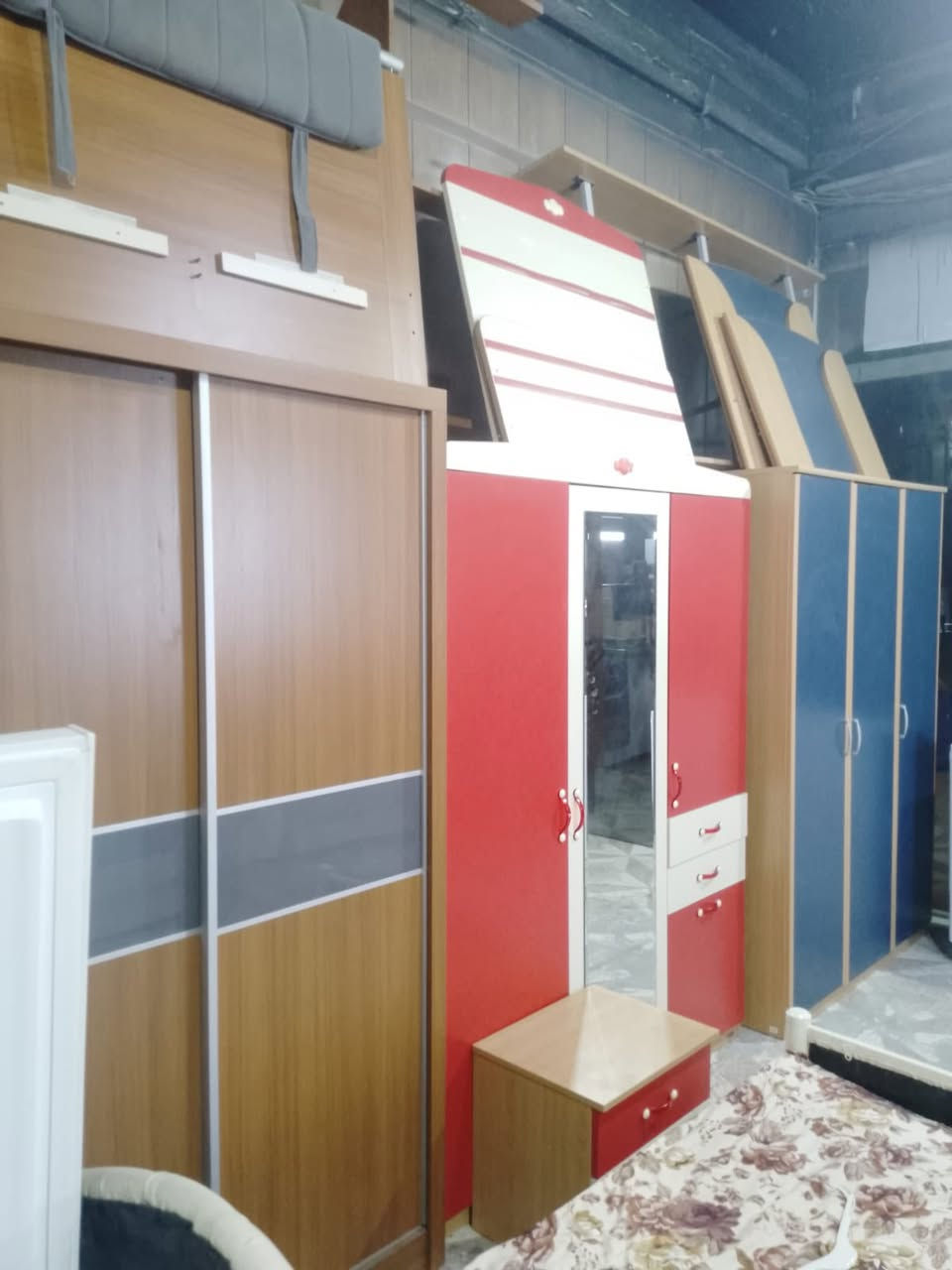 غراض للبيع
العنوان / كاني كردا  الشارع السايدين مقابل المدرسه التركيه 
رقم موبايل ***********
