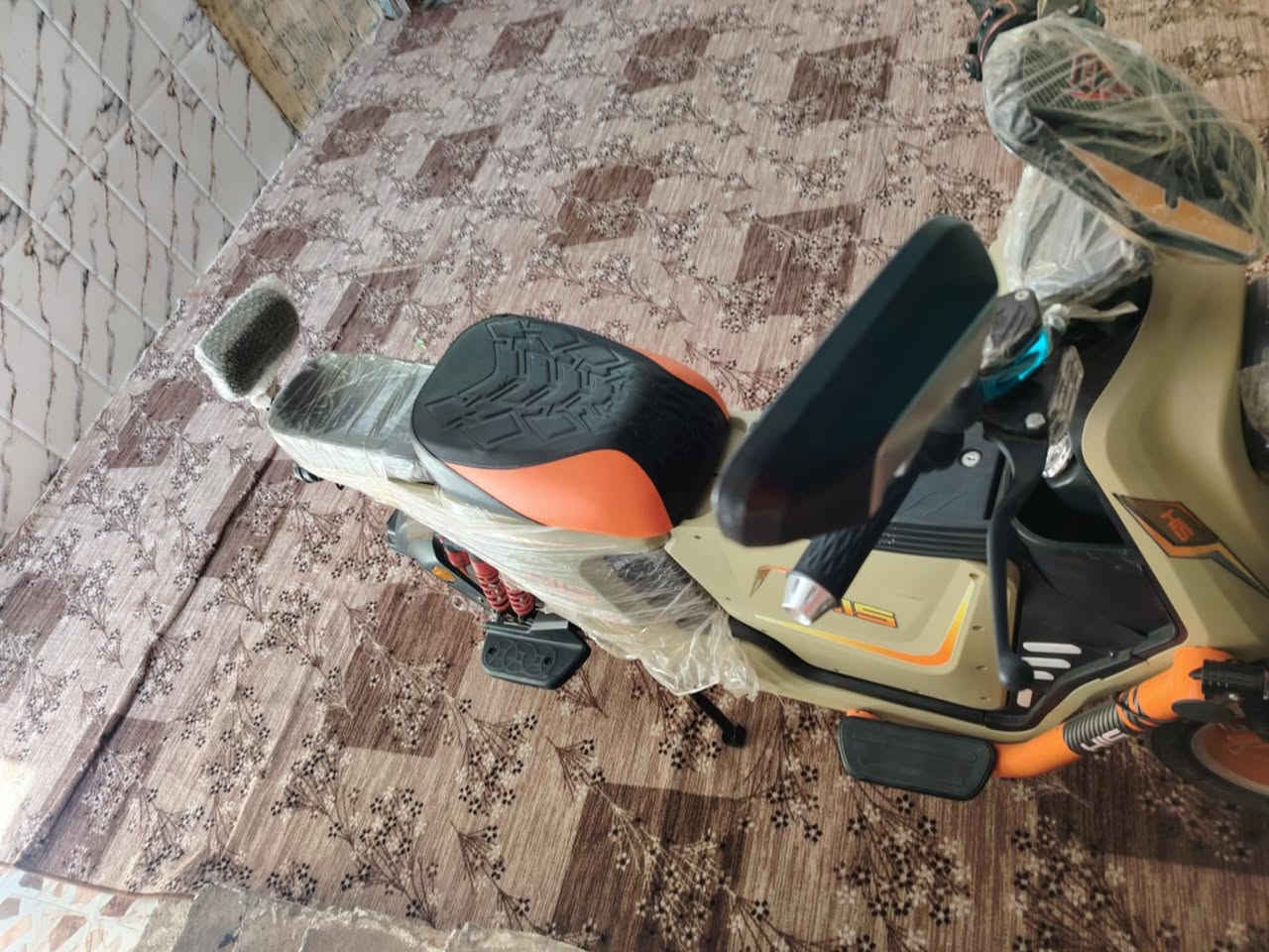 السلام عليكم دراجه شحن للبيع جديده سعر مناسب رقم الهاتف ***********
