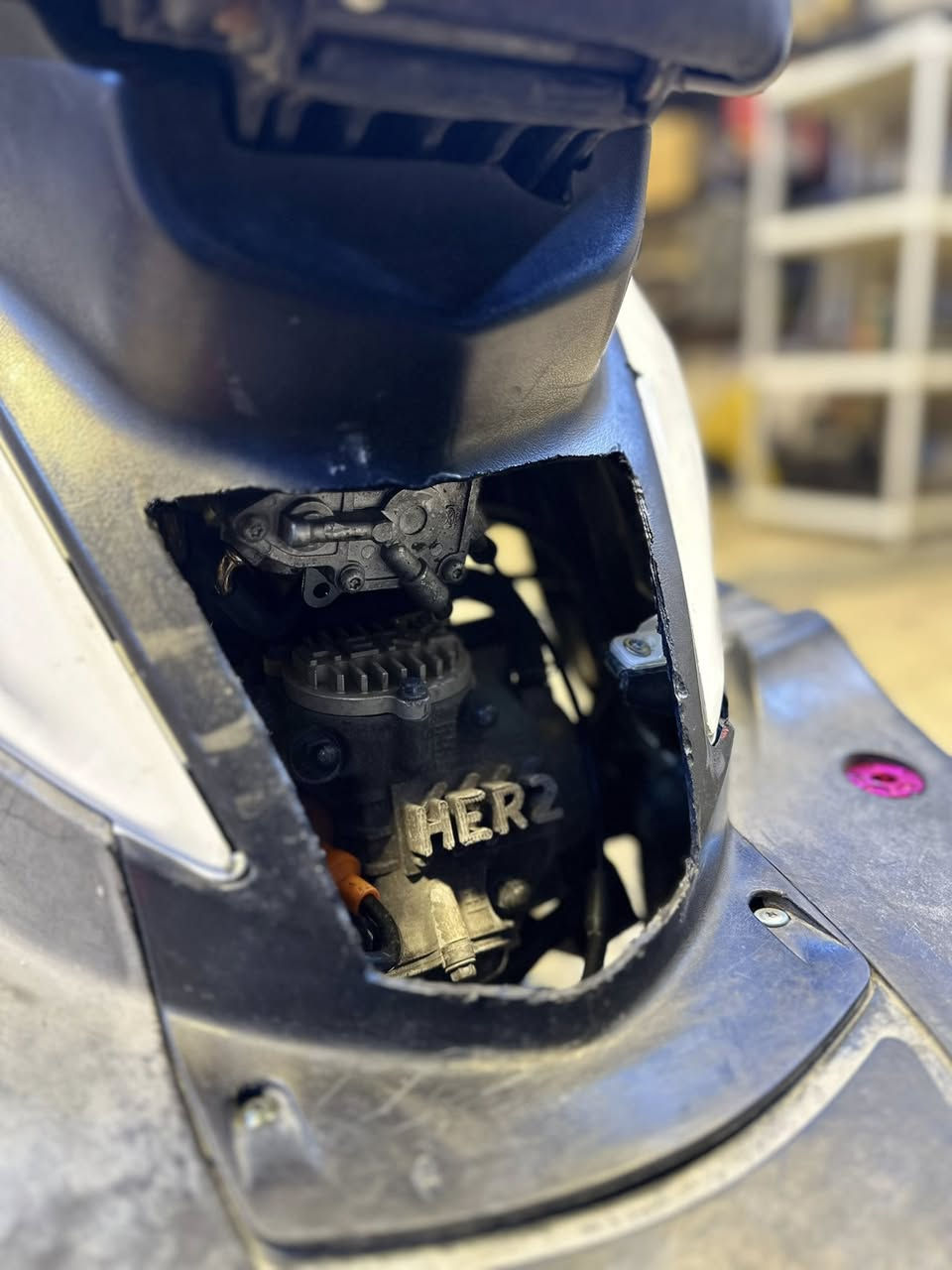 للبيع فحل كابريتر بيها مكينه مال شمعه كورها HER2 ما معروفه شكد شغل خارج مكينه قويه وناعمه نكره بكل وقت بيها كلجات وياله ونواعم دبلات اماميه خلفيه فج فلنجه سعرها 1400 مليون واربعميه مكاني البياع للاتصال ***********
