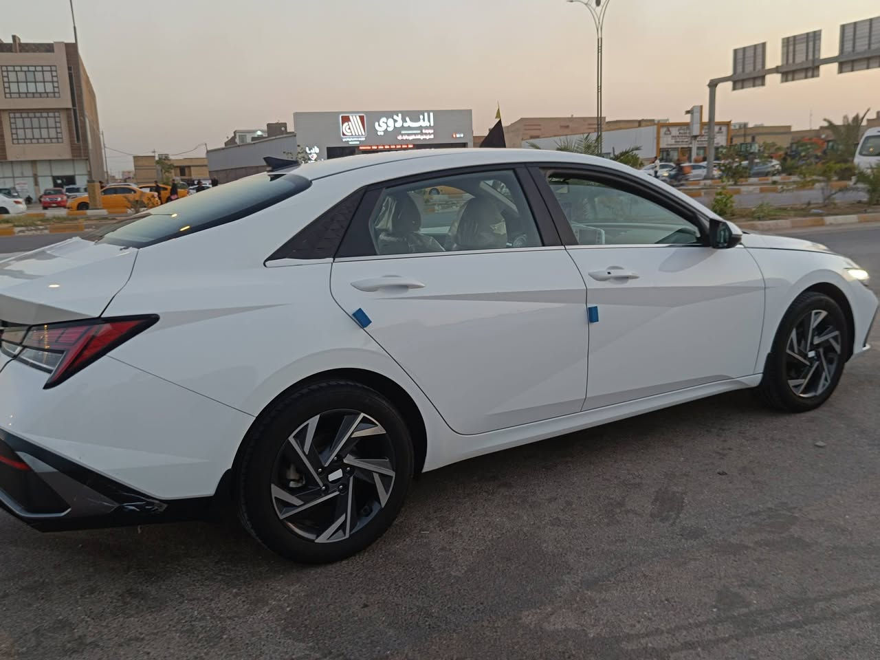 السلام عليكم النترا 2024 خليجي كفاله عامه. محرك 2000
 ماشيه30الف سبير مانازل  وضع شركه استخدام شخصي بعدها ب لزكات شركه 
فول مواصفات.       رقم بغداد 
بصمه ✅ تشغيل عن بعد. فتحه سقف ترحيب عند الاقتراب ويل كروم حجم 17حساسات امامي خلفي كاميرا خلفيه شاشه الاصل تحكم ستيرن اشاره بالمريء مريء شفط لد امامي خلفي مكان ناصريه  تحويل ثاني يوم بأسمي للاستفسار اكثر ه‍.***********

