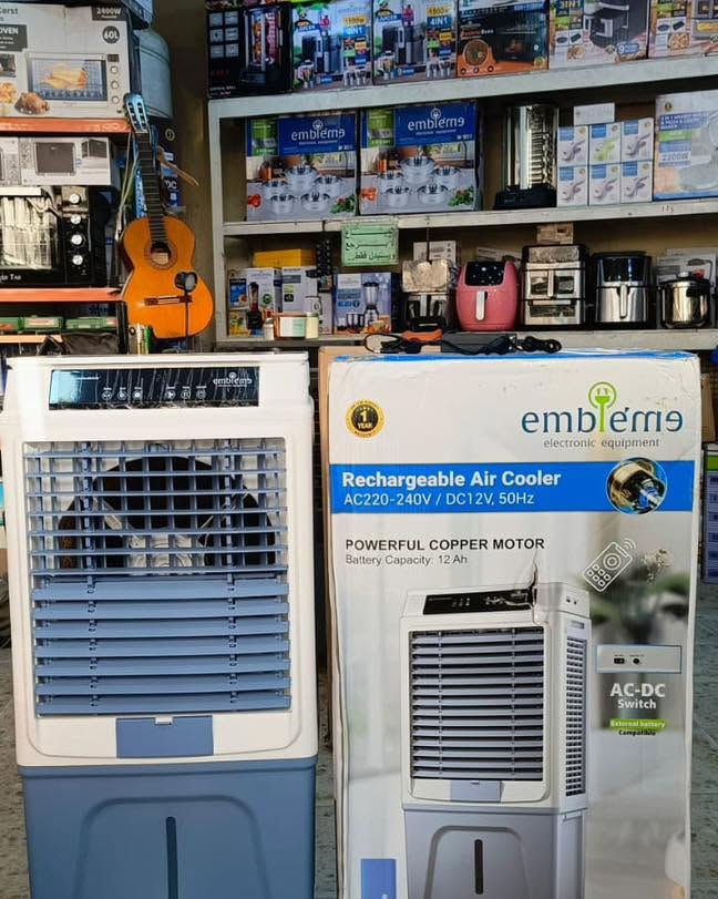 مبرده شحن Embleme سعة 50 لتر 🔋❄️
☀️ لا وطنية ولا سحب!
✔️ بطارية ليثيوم حديثة 2026 – تشغيل يدوم لفترة أطول 🔋
✔️ سعة 50 لتر – تبريد أقوى ووقت أطول 🧊
✔️ حلفات سليلوز مخصصة للاماكن المغلقة بدون رطوبة + عجلات لسهولة الحمل والتنقل 🛞
✔️ ضمان سنة كاملة 🛡️

توجد خدمه توصيل 
للحجز مراسله الصفحه او الاتصال
🌹مدينه ألعاب المدهش مجاور مطعم ابو صفاء تحت جسر العبور المعلق ***********🌺
