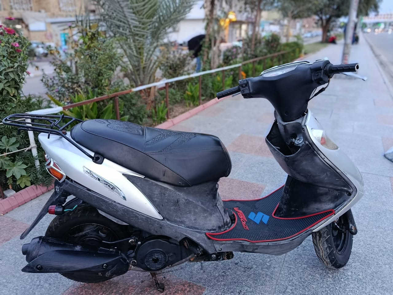 سلام عليكم 
ادرس قديم لبيع الدراجه مفتوحه ولفات فقط الباقي كله مكفول الدراجه حلوه وحيل ناعمه كلش ما بيه اي نقص الدراجه حلوه والصور هواي ضالمته بل حقيقه بهواي أحله رقمي ***********
