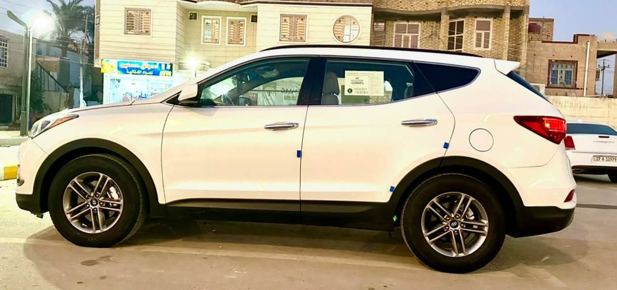 السلام عليكم..سنتافيا موديل 2017 وارد أمريكي بدون حادث كلين بارد فقط بمقدمة البنيد رقم ذي قار تحويل مباشر سنويه مجدده مكينه 4 سلندر 5راكب ماشيه 100 مكينه وكير وتبريد وحداديه مكفولات تخم تاير جديد دواخل عسلي.....السعر 165 وبيه مجال بسيط للاستفسار الاتصال بالرقم *********** علما السياره موجوده بالشطره
