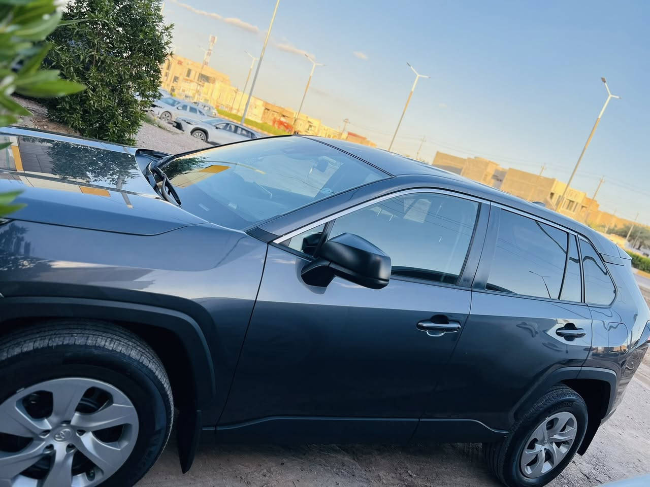 السلام عليكم 
راف للبيع موديل 2023 الفئه LE وارد امريكي الضرر تبديل دعاميات بدون رقم منفيس بغداد  ماشيه 24 السعر 240 قابل للتفاوض
للاستفسار ***********
