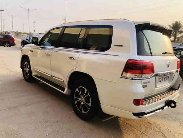 السلام عليكم ورحمة الله 
للبيع نقدا فقط 
تــيوتا لاندكروز 
موديل 2021 
ماشي 100 الف كم 
رقم اربيل 
بيها شخط بالجاملغ الامامي موضح بالصور 
مكانها صلاح الدين / العلم 
السعر 49 الف دولار ونصف 
***********
***********
