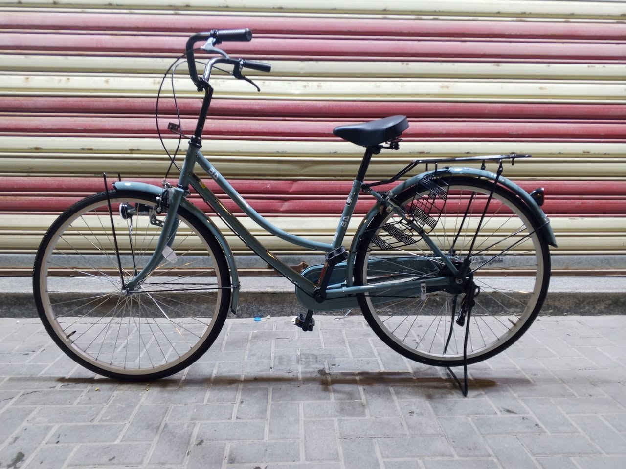 سلام عليكم بايسكل سياحي نظيف وجديد صار شهر من اشتريتة مواصفات كاملة اي نقص مابي بايسكل جديد السعر160 الإستفسار على الرقم التالي ***********
