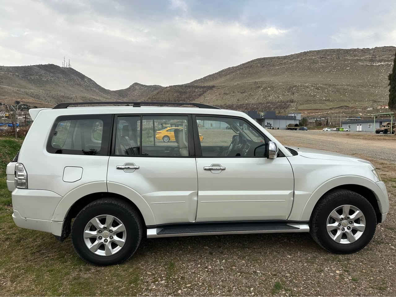 سلام عليكم مرخصة الادمن 
باجيرو 2013 للبيع او مراوسه حسب القناعه
رقم سليماينة سنويه لحد 2029
سياره جديده بمعنى الكلمه ماشيه 194
شرط التحويل والغرامه 
سياره من 13 ع ايد وحده شرط محرك وكير ممفتوح محرك 3500 المرغوب 
تبريد تدفئه 
تخم تايرات كوري جديده
دسكات امامي خلفي جديد 
بنزات جديده 
سياره سلايت جلد تحكمات ستيرن شاشه كامره 
ممتعوبه السياره بيها نص جاملغ صبغ 
سعرها163 وبي مجال 
مكانها خانقين 
*********** خناقين, ديالى
