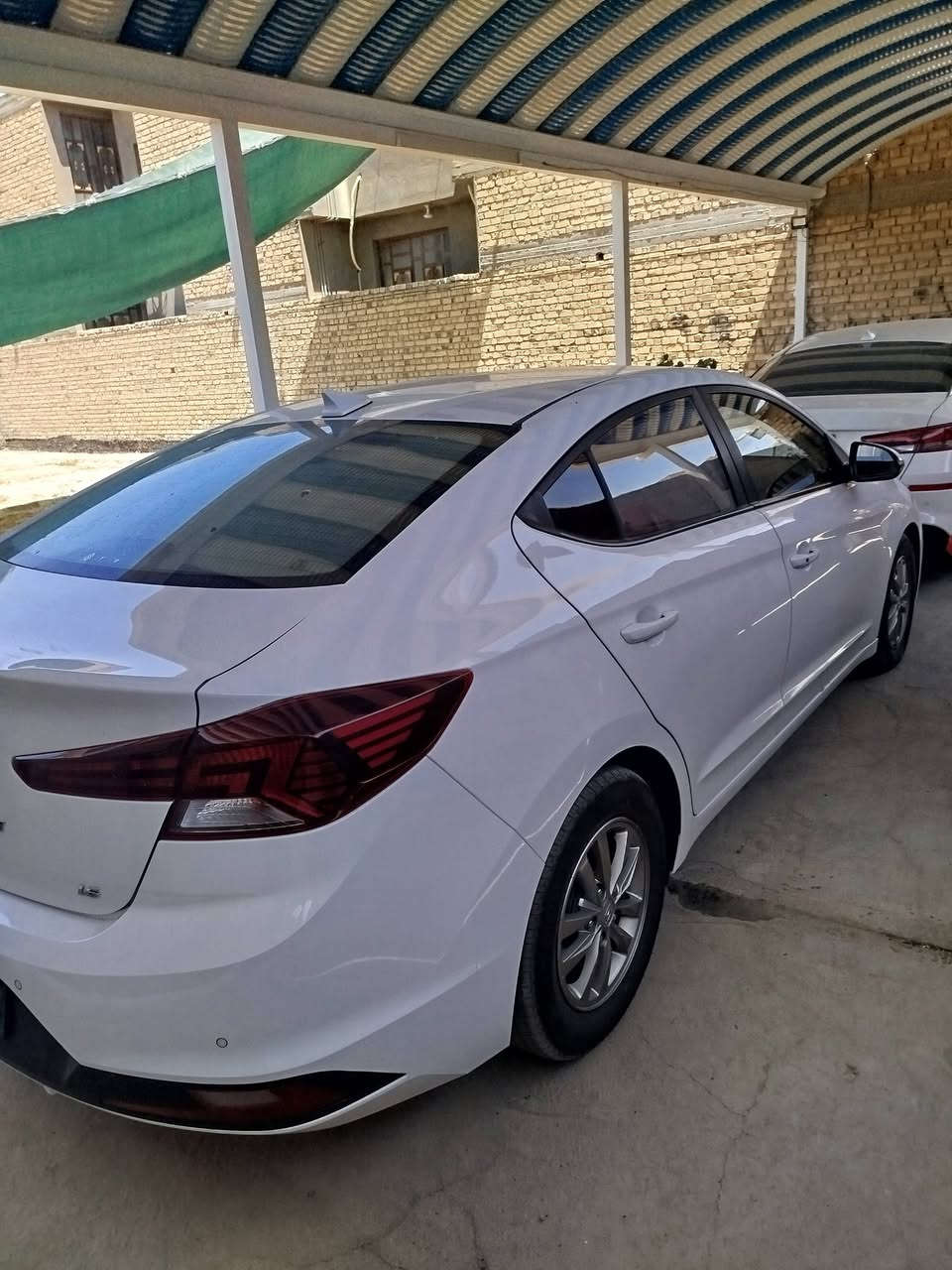 السلام عليكم
 الانترا للبيع موديل ٢٠سياره مكفوله من كلشي ماشيه ٦٠ محرك ١٦٠٠ كير AT مو CVTرقم مثنى بأسمي السعر ١٦٠ بيه مجال للاستفسار اتصل ***********
