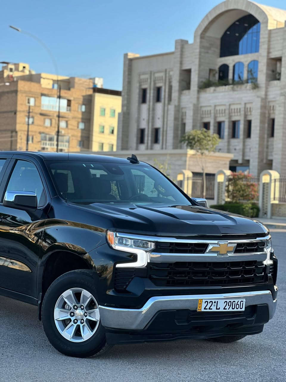 للبيع 🚘 فقط 
شفروليه سلفرادو 2024 فئة LT

▪️ اللون: أسود▪️ وارد أمريكي▪️ محرك 2700 تيربو▪️ دفع ثنائي▪️ رقم أربيل مميز▪️ الممشى: 23 ألف ميل

السيارة نظيفة جداً واستعمال شخصي، بحالة ممتازة من الداخل والخارج، والفحص وين ميعجبك 

المواصفات:✅ شاشة كبيرة✅ كاميرا وحساسات✅ تشغيل بصمة + بصمة ابواب ✅ Apple CarPlay✅ إنارة LED✅ مثبت سرعة✅ تبريد ممتاز
✅️ بجم تاهو + داخل تاهو / بلادي 
✅️باب طويل بدي وسط 
ملاحظة:🔹 السيارة بيها صبغ جاملغ أمامي يمين فقط🔹 باقي السيارة نظيفة🔹 لا تحتاج أي مصروف
بدون ايرباك ، بدون دواخل 
صورها مال مزاد + رقم الشاصي بالصور 
الي يبحث عن سيارة مال جناي ونظيفه هاي تفيده 
السعر: ٢٩٨ وبيها شي بسيط جدا 
مكاني كربلاء اي استفسار 
***********
