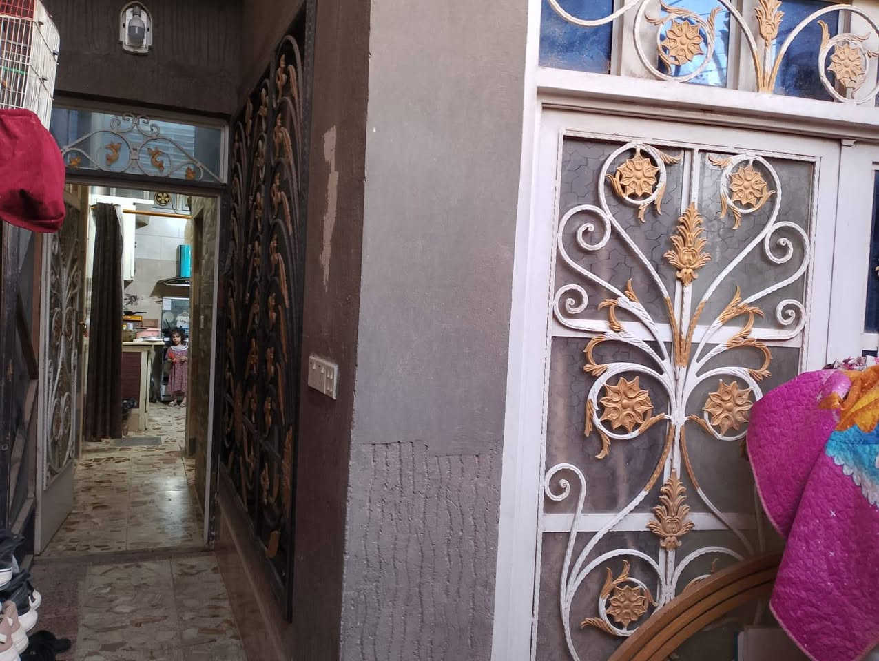 سلام عليكم بيت بل قوس هنديه بناء درجه اوله طابقين كونكرين مسلح بي 3 غرف نوم تصال او خاص بل مكتب سعر 40 تصال ***********
