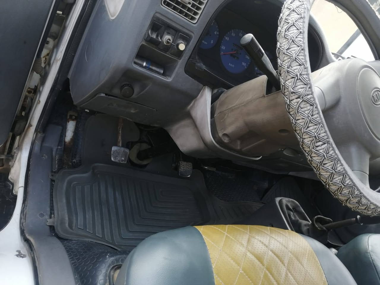 السلام عليكم
كيا براد ام عيون باسمي رقم الماني تتحول بكل المحافظات 
بيها بداية تبخير بدون تنقيص 
براد شغال  شرط فقط نقص غاز  تايرات جديدة 
كامرة وشاشة سنوية براد بالاصل سيارة بلادية كلش نظيفة ما بيها صبغ عدا ربع  باب السايق .السعر المطلوب 73
رقم الهاتف ***********
