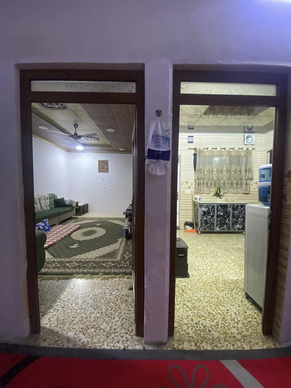 بيت 🏡 للبيع
السلام عليكم  حي الزهراء قرب جامع حبيبنا المصطفى 

مساحة الدار 125متر مربع ✅ 

يحتوي على غرفة عدد2

مع مطبخ كبير وصاله واستقبال 

وتركين وبيتونه وكراج سياره بيت سند ملك طابو زهور شرط تحويل سعره85بي مجال ماء كهرب مجاري فول فرع صبه للاتصال ***********
