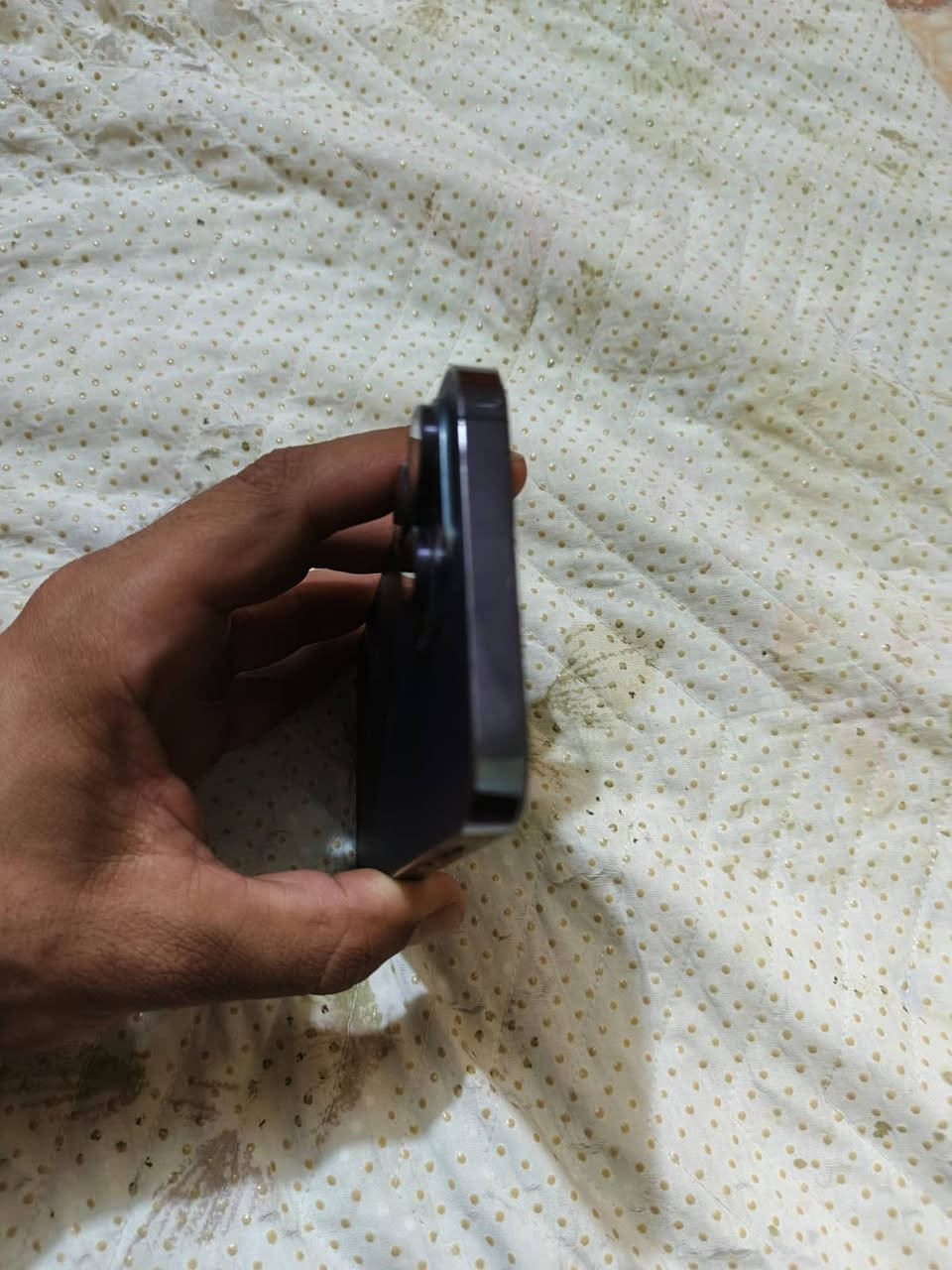 سلام عليكم 14 برو ماكس للبيع كفالة عامة من كلشي بطارية 85  ذاكرة 256 لون بنفسجي ما بي كارتون وصل شركت القلعة موجود او ويا كفرات ثنين حلوات او ويا شاحنة بس  ال14 برو ماكس معرف بل شحن او اداى كلش حلوو سعرة 750  بي مجال كلش بصيط مكاني بغداد جسر ديالى الرقم للتواصل *********** ما متواجد فيس بس رقم متواجد رجأ اخوي المو شراي لا يتصل ولا يتعبني
