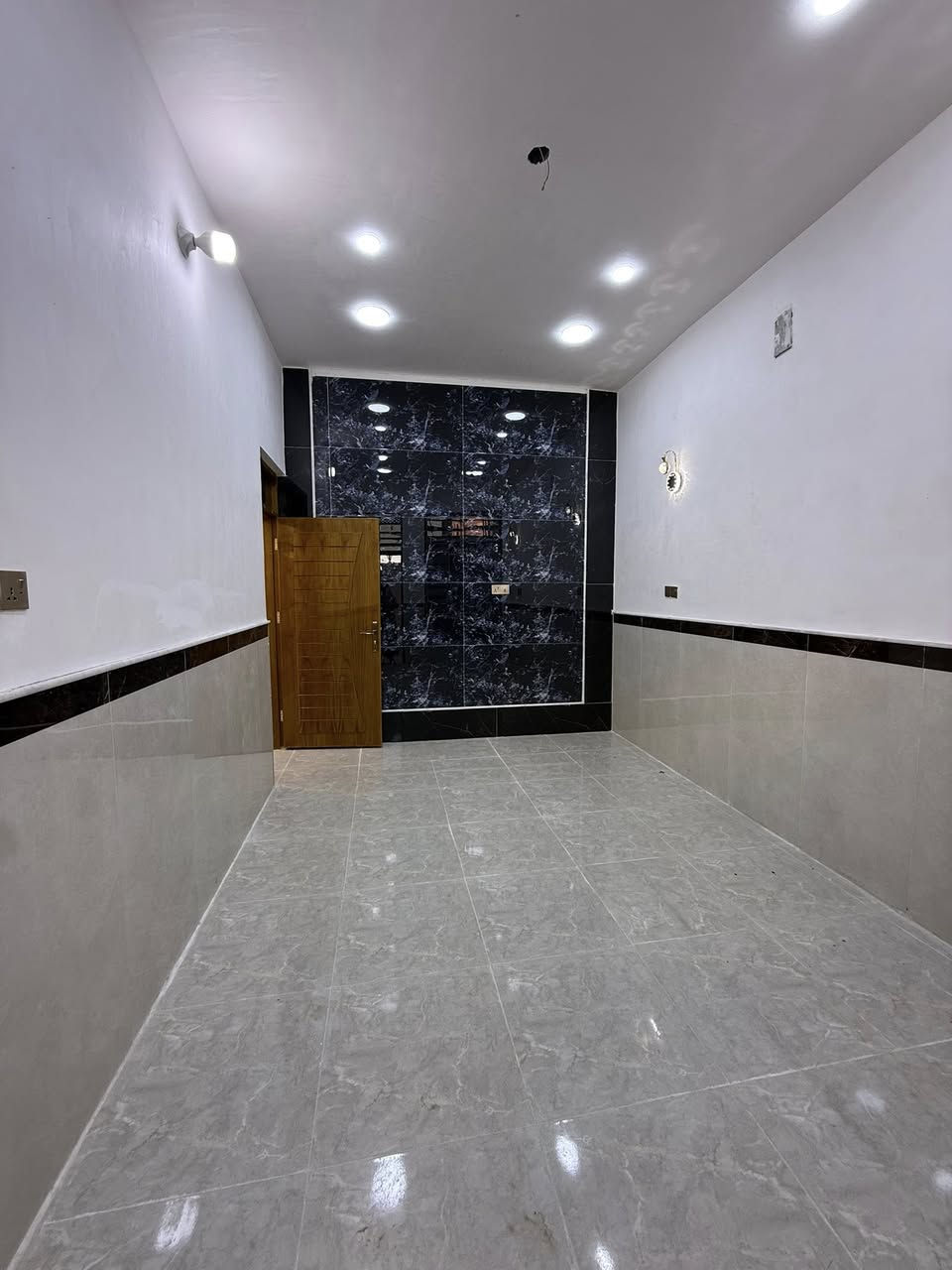 العقار للبيع مساحة الواحد 100 متر
متكون من طابقين في العرضات خلف أسواق فطومة 
البناء حديث درجة أولى 
للاتصال مباشر صاحب العقار 
***********
