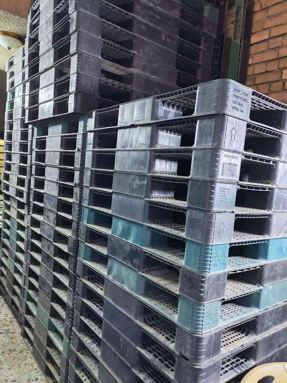 سكيب بلاستيك 130x110 وزنها 9كيلو العدد 70قطعه السعر 11الف مطروح مكاني بغداد الطالبيه ***********
