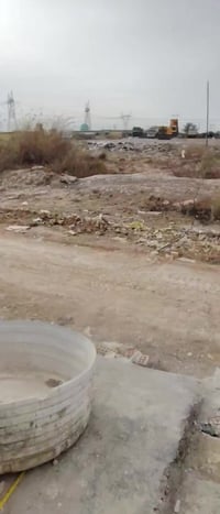 بيت على شارع العام المساحه 200 م ٠٧٨٣٦٣٥٧١٣٢