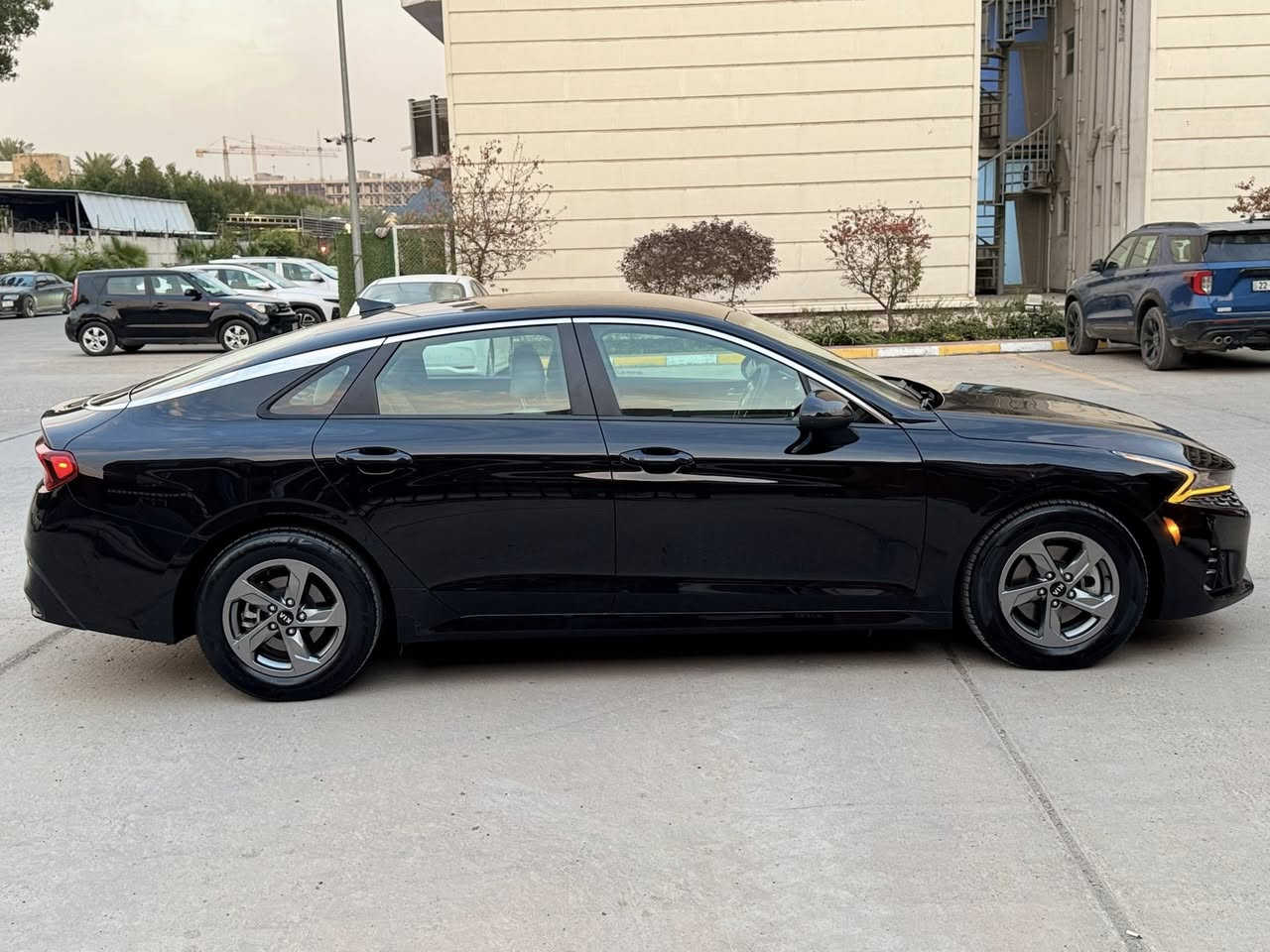 سلام عليكم
K5 🖤2021 

رقم اربيل جديد

محرك 1600 تيربو 

ماشية 50 الف ميل

سيارةً حلوه ونظيفة 

وجااااهزة من كلشي 

شاشة كامراه

حساس رادارات 

هندبريك بصمه 

3 انظمه قيادة

اوتو هولد 

تحكمات ستيرن 

اوتو ستوب 

باقي المواصفات معروفه

سعر 155$ بيها مجال قليل 

رقم الشاصي بالمنشور

بدون شاصي وللغد شرط الفحص👍 والسونار بالمنشور 

مكان سيارة/بغداد حي العدل

رقم الهاتف :***********
