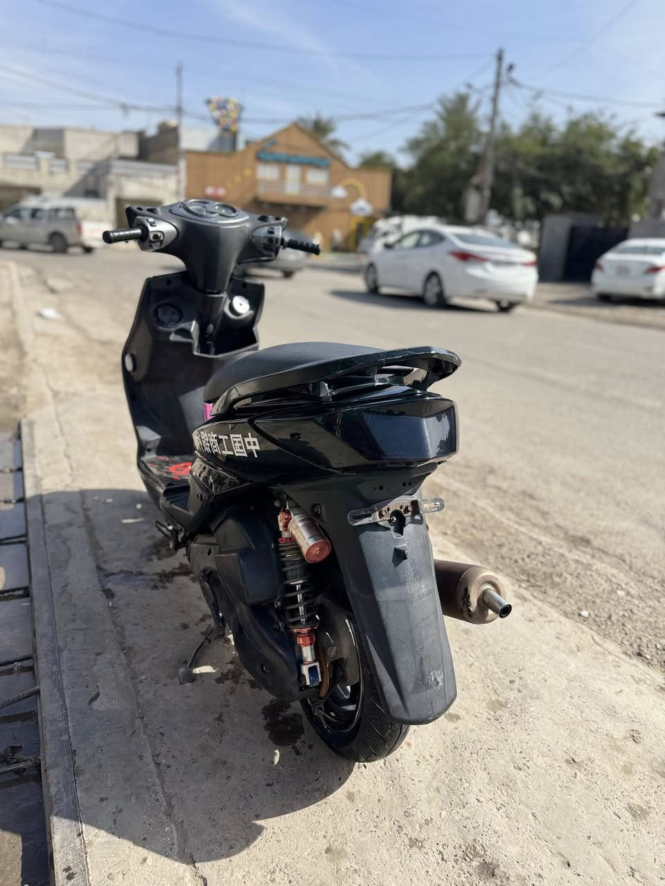 السلام عليكم للبيع سكنس فحل كفاله دراجه رمبه صار اقل شهرين من نازله من رمبه وكاله مكينه مكفوله بيها تزويد اصلي اجه وياها كلجات رياضيه wf وكدامك تزويدها دراجه اللي بالك شلعه ومعدل كارثه السعر 900 مكاني بغداد الدورة شارع 60 رقمي ***********وبالعافية عل ياخذها ❤️🪬
