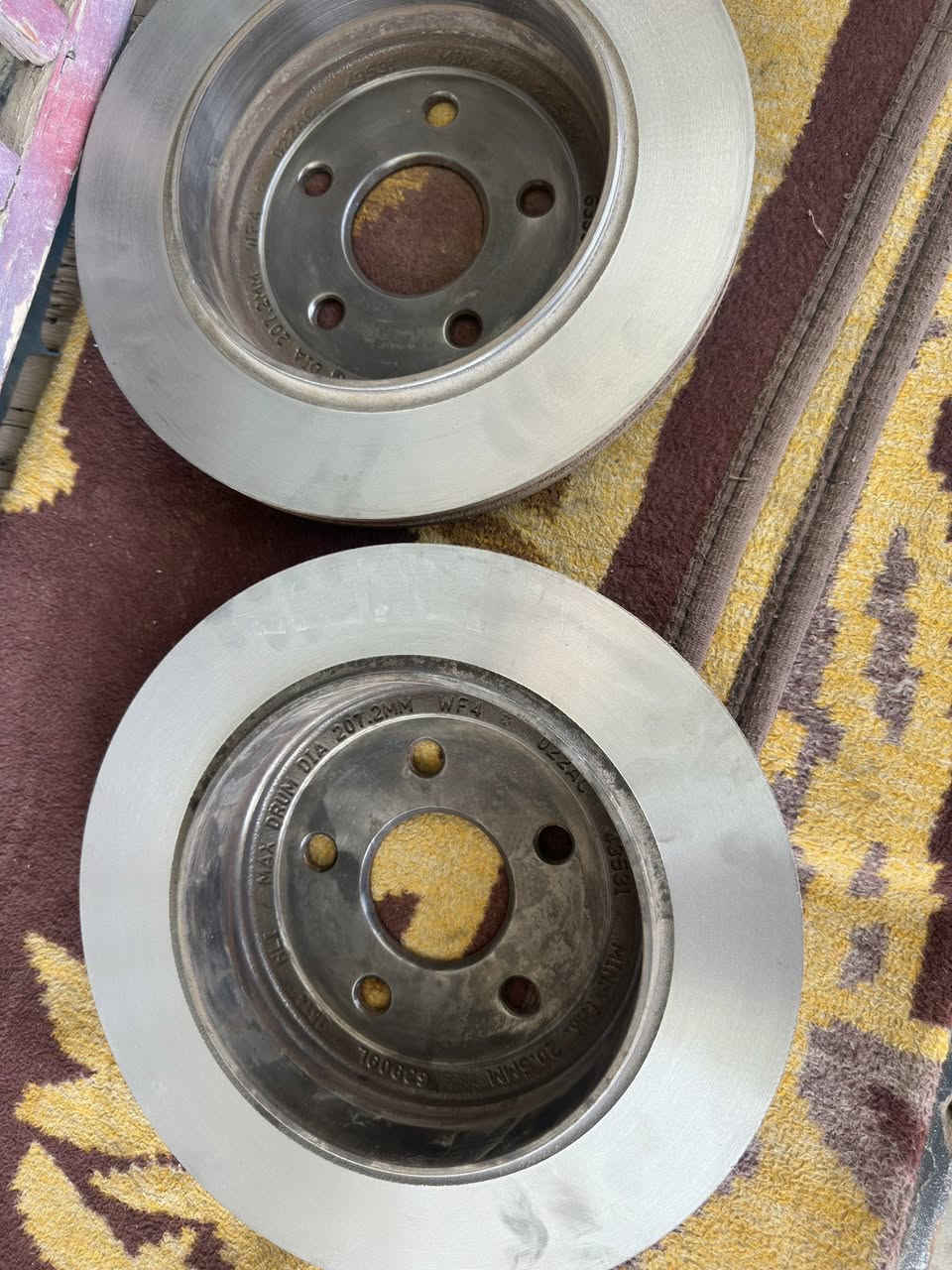 فلنجات خلفية اصلية مال تفصيخ مو تجاري بيها فتحات تبريد ترهم سيارات الجيب ودورنكو 

كلش نظيفات ومصفرات بالجهاز 

للبيع قيم واخذ موجود توصيل ادزهن اله اليريدهن


**إذا كنت صاحب هذا الإعلان وتريد حذفه لأي سبب، رجاءا أرسل رسالة إلى الدعم الفني**
