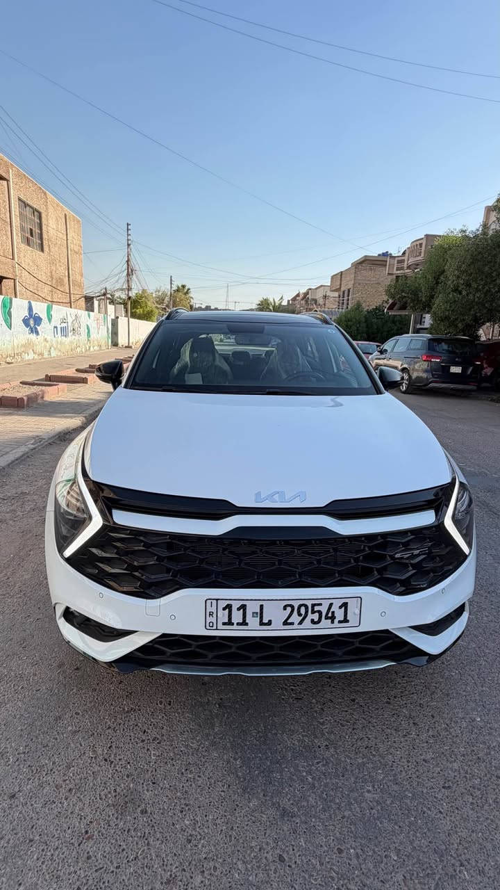 كيا سبورتج جيتي لاين ماشيه ١٦ الف ضمان الدوليه 
معرروفه موصفاتهه فول الفول 
مكفوله من بارد وصبغ وتبديل 
كشنات حار بارد كهرباء
جنطه كهرباء ردار جانبي 
بغداد الرصافه 
***********
السعر ٢٤٦ مجال الشراي بغداد, العراق
