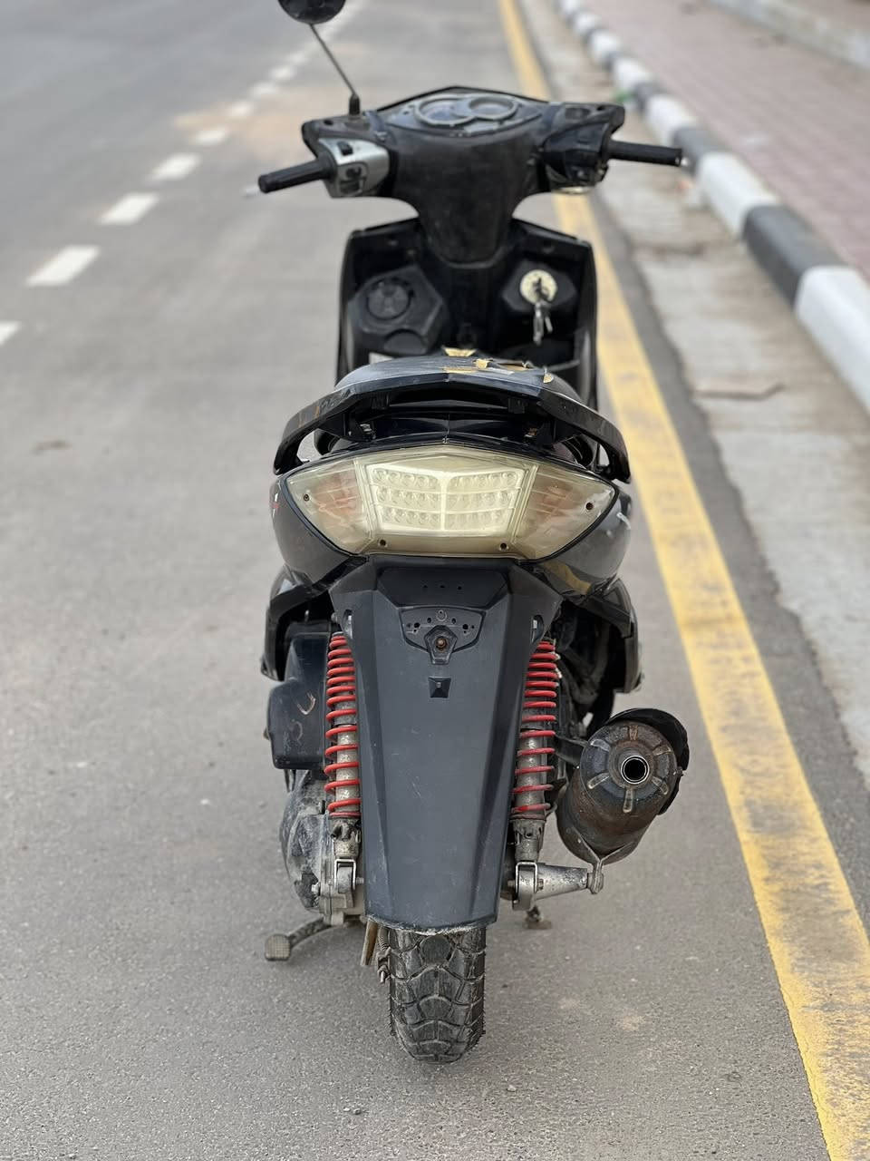 السلام عليكم
دراجه سكنس فحل للبيع موديل 2010 ياباني اصل 
الدراجه خير من الله لا تبخير لا تنقيص نگره سلف تايرات زوج جدد اصليات صالنصه رياضي كهربائيات كلها شغاله باتري جديد ويل كب ابو النجمه المرغوب تجي تفحص وتاخذ السعر 750 وبيها مجال حگ الجيه ، العنوان : كربلاء حي الفارس قرب الملعب الدولي 
، غير متواجد على الانترنيت 
للاستفسار : 
***********
