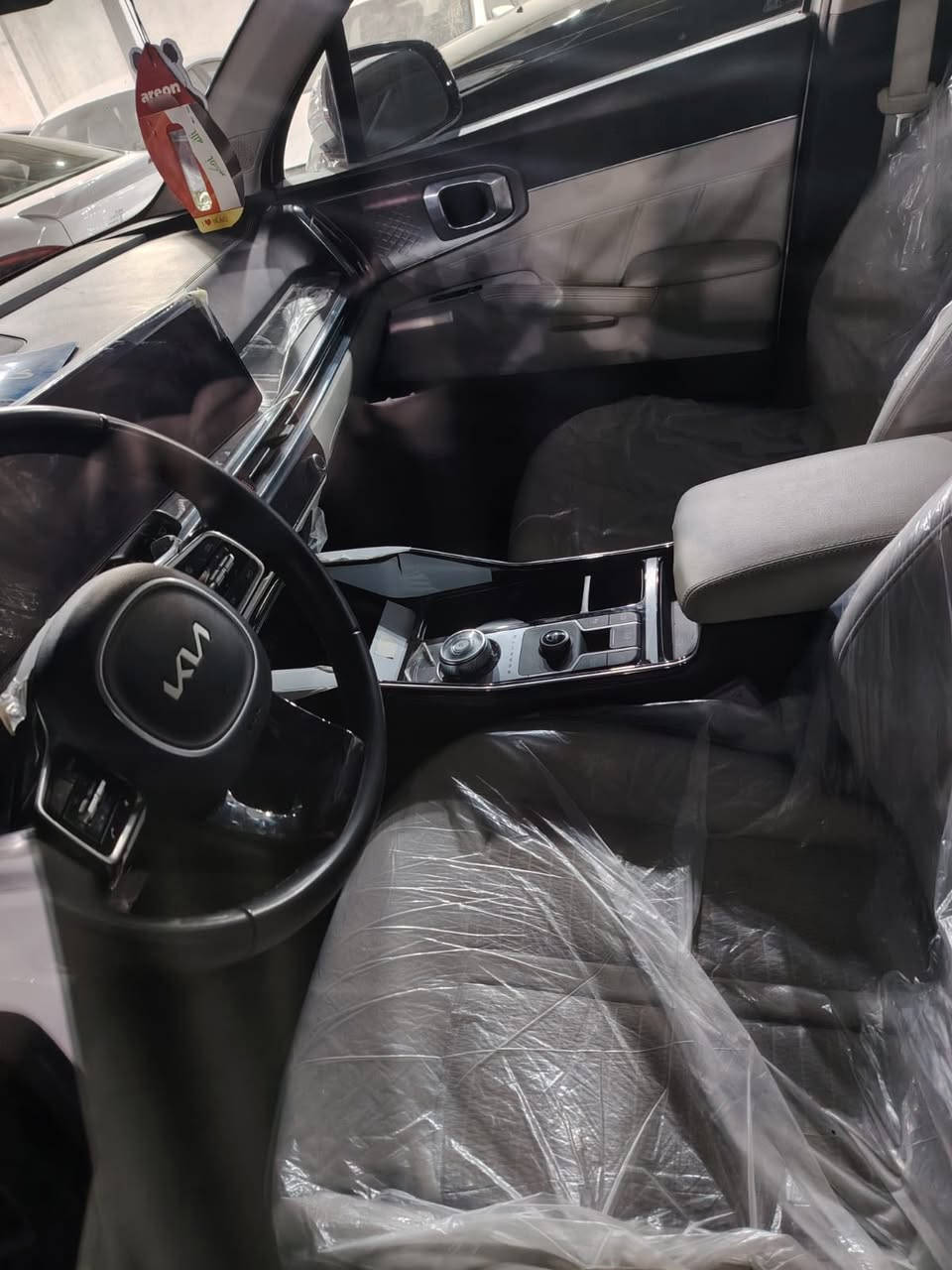 سورنتو 2025 كفالة عامة
ماشيه 23000بعدها بنايلون الشركة 
بصمة + بصمة ابواب
مري شفط
بردات خلفية
شفتات مقود
داتا شو
ويل 20 
اناره محيطيه 
تحكمات ستيرن 
گير ماوس
سايد بريك بصمه
اوتو هولد
حساسات امامي خلفي
نظام نزول منحدرات 
مانع انزلاق 
جنطه كهرباء
شاشه متصل
شاحن لاسلكي
تشغيل عن بعد
كامرتين 
3 قطع تبريد
4 وضعيات قياده 
6 سلندر 
رقم بغداد / مكانها نجف 
السعر / $315 وبيها مجال بسيط


**إذا كنت صاحب هذا الإعلان وتريد حذفه لأي سبب، رجاءا أرسل رسالة إلى الدعم الفني**