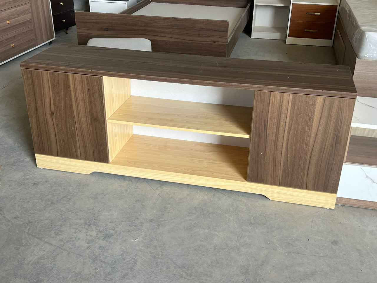 ميز تلفزيون 
السعر 83 الف
الابعاد موضحة على الصورة بغداد, العراق


**إذا كنت صاحب هذا الإعلان وتريد حذفه لأي سبب، رجاءا أرسل رسالة إلى الدعم الفني**