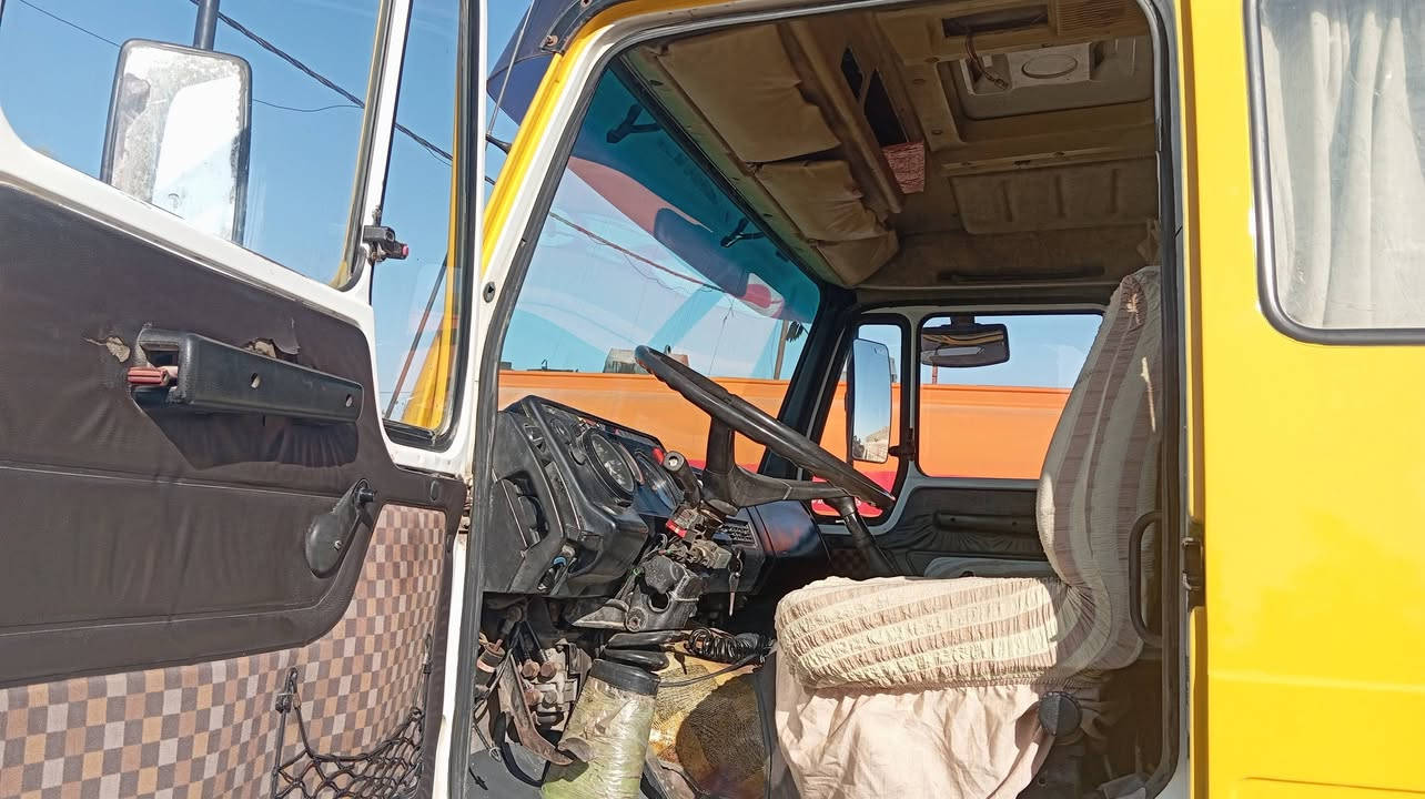 للبيع راس تريله البي موديل 88 بلاديه شاصي مكفول قماره مصبوقه جماليه محرك 35 جديد كير 160 برميل جديد أكسل جيف تخم تاير جديد رقم بصره تحويل فوراً السعر 165 ورقه وبيها مجال مكاني الفلوجه معرض الوطن للاستفسار ه‍ *********** ه‍ ***********
