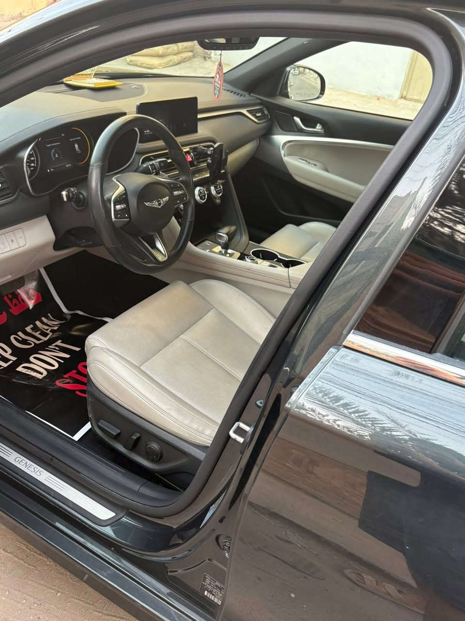 السلام عليكم
جنسس 2023 وارد امريكي
فول مواصفات : بصمة، كشنات جلد ، تدفئة مقاعد واستيرن 
عداد نص دجيتل ، كشنات كهرباء ، داخل ابيض ملكي ، رادار هواي مواصفات غيره…
الضرر: صبغ بنيد وجاملغ فقط 
السعر:190$وبيه مجاال
الاستفسارا: ***********
