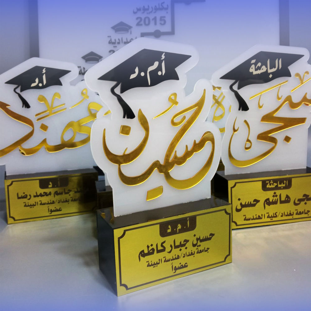 لأن لحظة مناقشة البحث تستاهل ترتيب يليق بيها ✨
ستاندات اسم مصنوعة من الأكريلك بتطعيم لونين
تصميم أنيق يبرز الاسم والعنوان بشكل واضح ومرتب

📍 مطبعة الحوت – النجف الأشرف
شارع العسكري، قرب مول السنبلة
📞 ***********
📩 للحجز والاستفسار عبر الواتساب أو رسائل الصفحة
