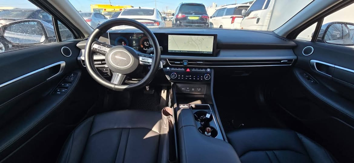 سوناتا موديل 2025 مكفوله كفاله عامه 
محرك 2000 غاز 
السياره كفاله عامه فول مواصفات 
السعر 158 للميناء بدون كمرك تدخل بكتاب شهداء 
***********
***********
مكتب الربان للسيارات الكورية الديوانية نهاية الشارع الخدمي حي الجامعه
