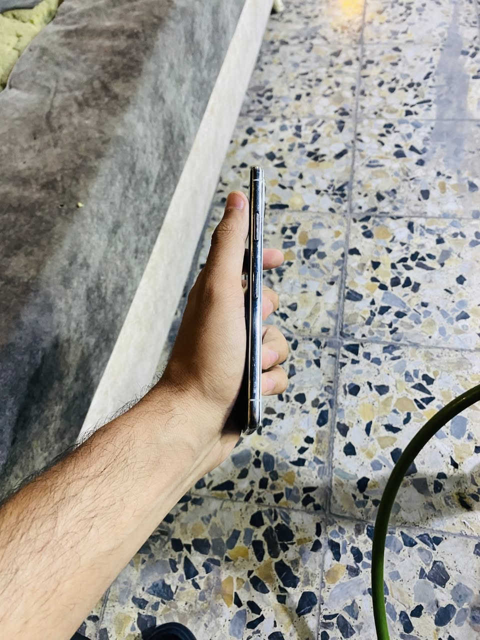 يفون 11برو ماكس جهاز كفاله بس ضهره مكسور وكف فيستبدل باقي كفاله مامبدل بي شي بطاريته 83 شراي يتصال***********

